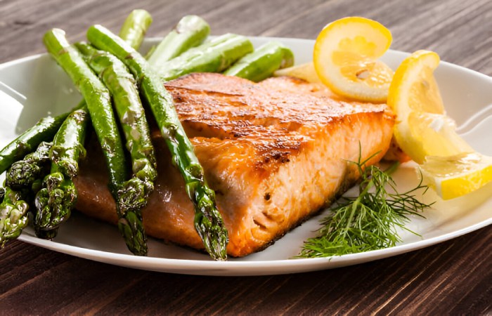 Salmon and Asparagus - High Protein Lunch